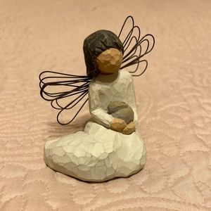 Willow Tree figurine. Angel of Protection.